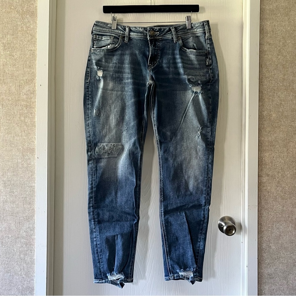 SILVER JEANS Vintage Distressed Blue Jeans